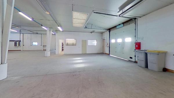 Local artisanal / industriel / commercial / bureaux et showroom à vendre GUINGAMP (22)