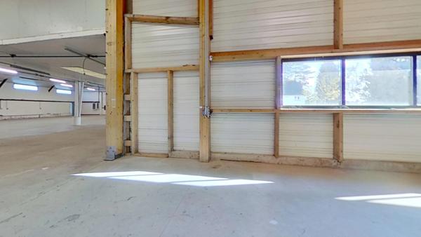 Local artisanal / industriel / commercial / bureaux et showroom à vendre GUINGAMP (22)