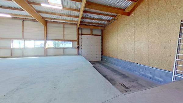 Local artisanal / industriel / commercial / bureaux et showroom à vendre GUINGAMP (22)