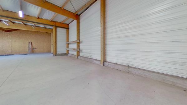 Local artisanal / industriel / commercial / bureaux et showroom à vendre GUINGAMP (22)