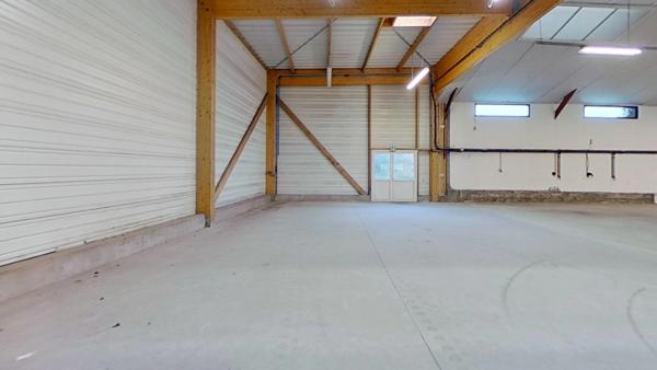Local artisanal / industriel / commercial / bureaux et showroom à vendre GUINGAMP (22)
