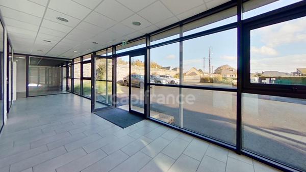 Local artisanal / industriel / commercial / bureaux et showroom à vendre GUINGAMP (22)
