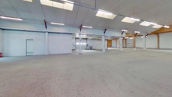 Local artisanal / industriel / commercial / bureaux et showroom à vendre GUINGAMP (22)