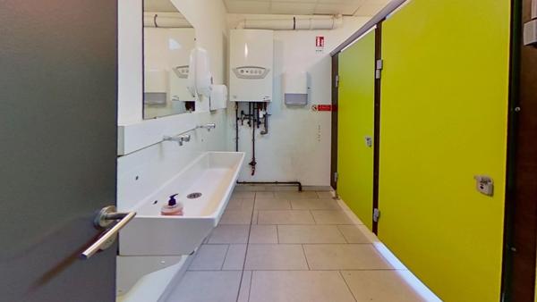 Local artisanal / industriel / commercial / bureaux et showroom à vendre GUINGAMP (22)