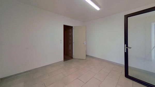 Local artisanal / industriel / commercial / bureaux et showroom à vendre GUINGAMP (22)