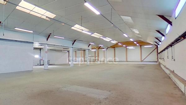 Local artisanal / industriel / commercial / bureaux et showroom à vendre GUINGAMP (22)