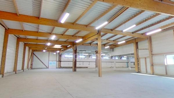 Local artisanal / industriel / commercial / bureaux et showroom à vendre GUINGAMP (22)