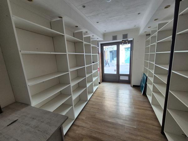 Local commercial Ecusson de 11.48 m2