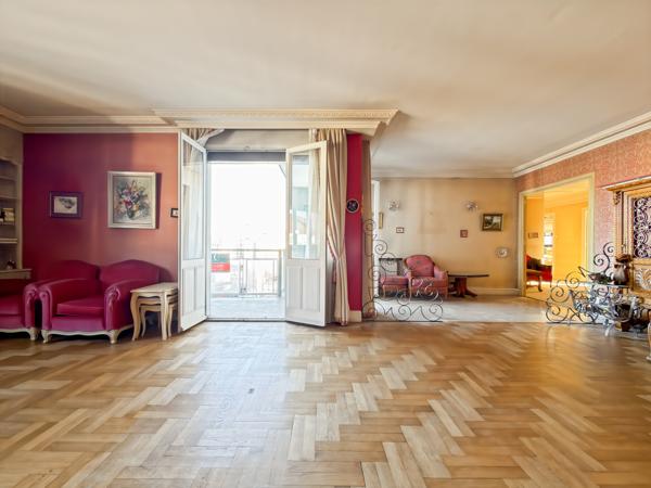 Lyon 7e - Jean Macé - Avenue Berthelot - Appartement de caractère en étage élevé avec balcon Lyon (69007)
