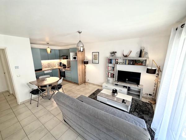 Appartement
                                                                                                                                                                                                                                                                                                                        2 pièce(s)                                                                                                                                                                                                          1 chambre(s)                                                                                                                                                                                                          41.93  m²