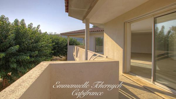 Maison à vendre Istres – Vue sur l’Étang de l’Olivier – Maison 143m² – Terrain 2 050 m²