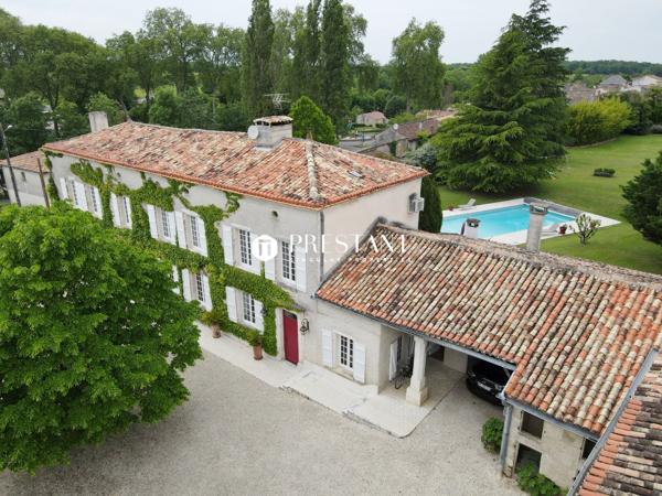 Maison de Maître avec granges, pigeonnier, parc, et piscine, ANGOULEME