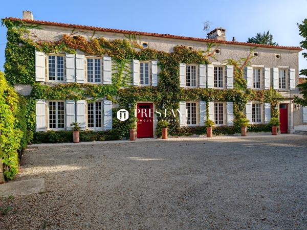 Maison de Maître avec granges, pigeonnier, parc, et piscine, ANGOULEME