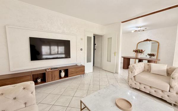 Appartement à vendre    3 pièces • 75 m2 Vauvert