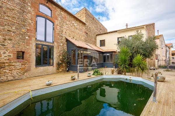 À vendre à TROUILLAS Ancienne cave viticole réhabilitée de 615m2 avec piscine et Jardin