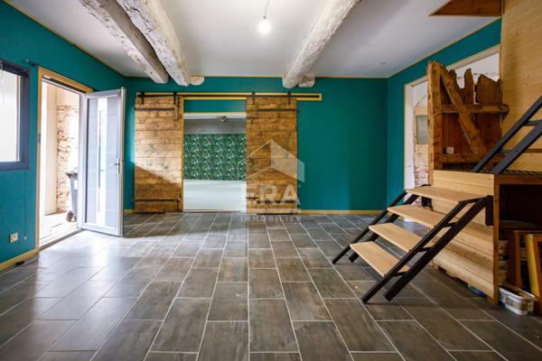 À vendre à TROUILLAS Ancienne cave viticole réhabilitée de 615m2 avec piscine et Jardin