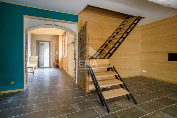 À vendre à TROUILLAS Ancienne cave viticole réhabilitée de 615m2 avec piscine et Jardin