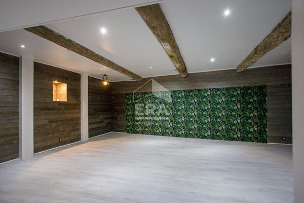 À vendre à TROUILLAS Ancienne cave viticole réhabilitée de 615m2 avec piscine et Jardin