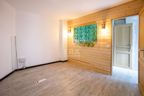 À vendre à TROUILLAS Ancienne cave viticole réhabilitée de 615m2 avec piscine et Jardin