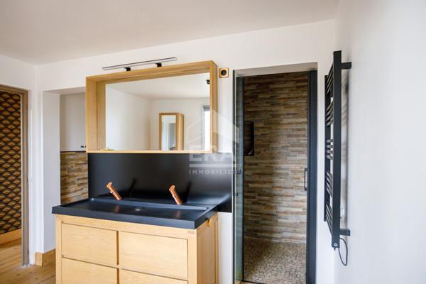 À vendre à TROUILLAS Ancienne cave viticole réhabilitée de 615m2 avec piscine et Jardin