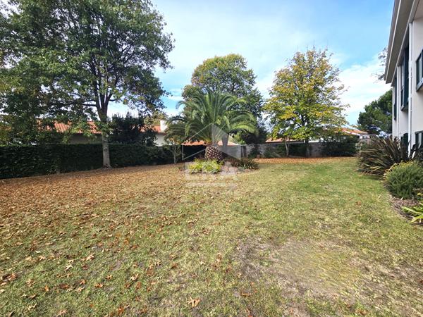 Vente - Anglet Larochefoucauld -  T1 Bis avec terrasse couverte, stationnement et cave