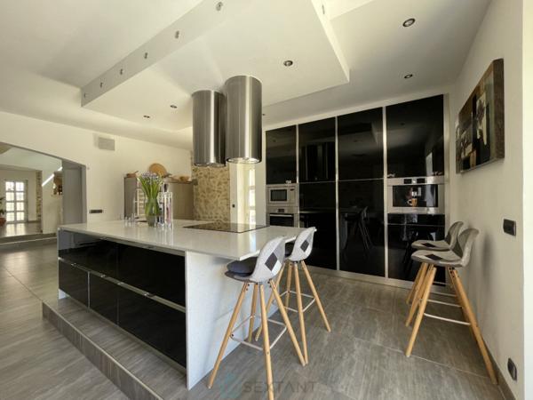 ISTRES - Magnifique VILLA T6 - 200m² - avec Piscine et Prestations Haut de Gamme