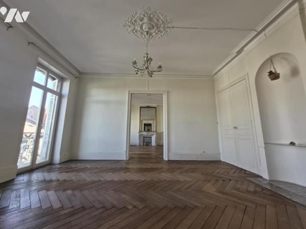 APPARTEMENT DE CARACTERE ANCIEN T6 AVEC GARAGE