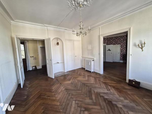 APPARTEMENT DE CARACTERE ANCIEN T6 AVEC GARAGE