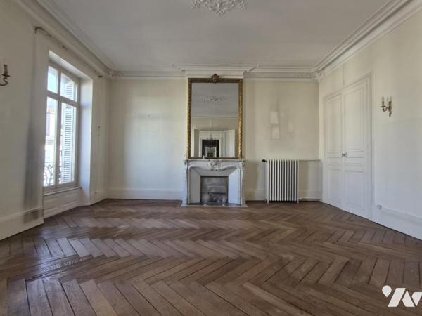 APPARTEMENT DE CARACTERE ANCIEN T6 AVEC GARAGE