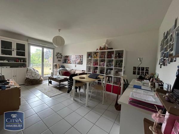 Appartement à louer 2 pièces 47.39m² Saint-Amand-Montrond (18200)