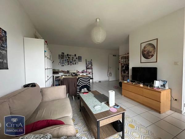 Appartement à louer 2 pièces 47.39m² Saint-Amand-Montrond (18200)