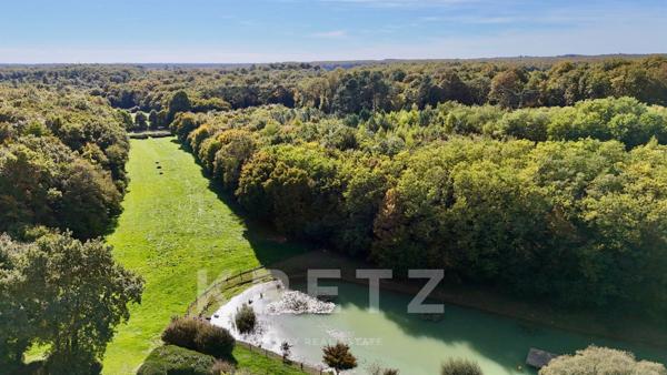 Chateau XVème siècle au coeur d'un parc de 19ha