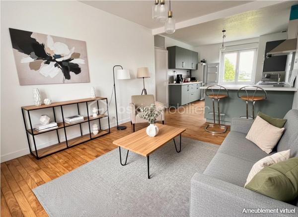 Morgat, à deux pas de la plage, du port et des commerces.

Maison entièrement rénovée en 2025, élevée sur 3 niveaux.

Au rez-de-chaussée : une chambre, une pièce pouvant devenir une salle de bain, une buanderie, un garage, accès au jardin.

Au premier étage : cuisine aménagée/équipée ouverte sur le salon/salle à manger. Petit salon, salle d’eau, wc indépendant.

Au second étage : 2 chambres, une salle d’eau avec wc, un grenier.

Pompe à chaleur, huisseries en double-vitrage, garage, buanderie, 3 places de parking.

Superficie totale du terrain : 840 m2 (jardin de la maison et terrain constructible cumulé)

Terrain entièrement clos.