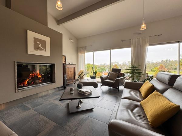 A VENDRE SUPERBE MAISON  AU CALME ET AVEC VUE IMPRENABLE SUR LA NATURE