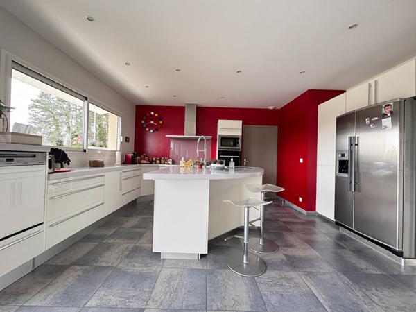 A VENDRE SUPERBE MAISON  AU CALME ET AVEC VUE IMPRENABLE SUR LA NATURE