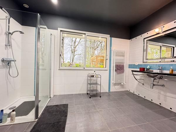 A VENDRE SUPERBE MAISON  AU CALME ET AVEC VUE IMPRENABLE SUR LA NATURE