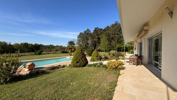 A VENDRE SUPERBE MAISON  AU CALME ET AVEC VUE IMPRENABLE SUR LA NATURE