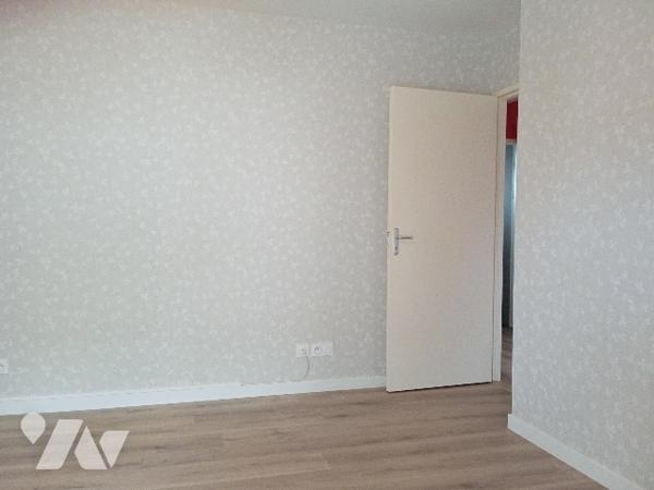 Appartement 79 m² A VDRE: SEJOUR CUISINE CHAMBRES CAVE GARAGE