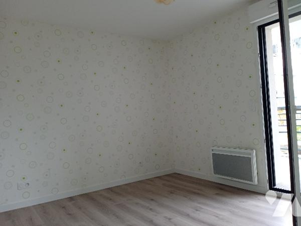 Appartement 79 m² A VDRE: SEJOUR CUISINE CHAMBRES CAVE GARAGE