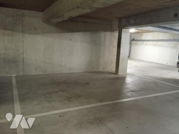 Appartement 79 m² A VDRE: SEJOUR CUISINE CHAMBRES CAVE GARAGE