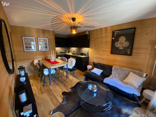 3 pièces 2 chambres lits superposés 2 salles de bains 2 WC Garage type box 2 caves 2 placards à skis