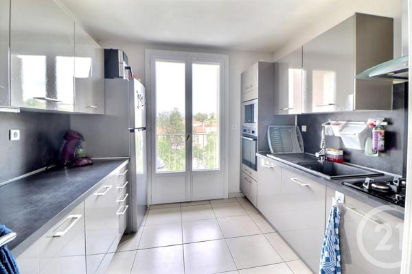 Appartement T4 à vendre  4 pièces - 91 m2 ST RAPHAEL - 83
