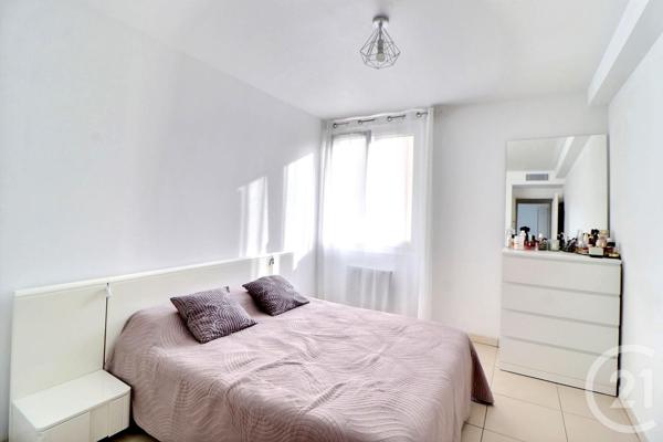 Appartement T4 à vendre  4 pièces - 91 m2 ST RAPHAEL - 83