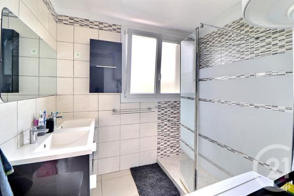 Appartement T4 à vendre  4 pièces - 91 m2 ST RAPHAEL - 83