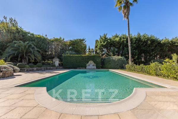 Maison de Maitre avec dépendance VALBONNE