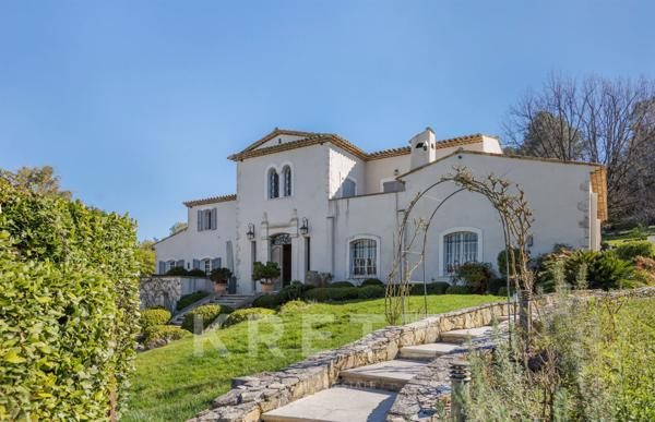 Maison de Maitre avec dépendance VALBONNE