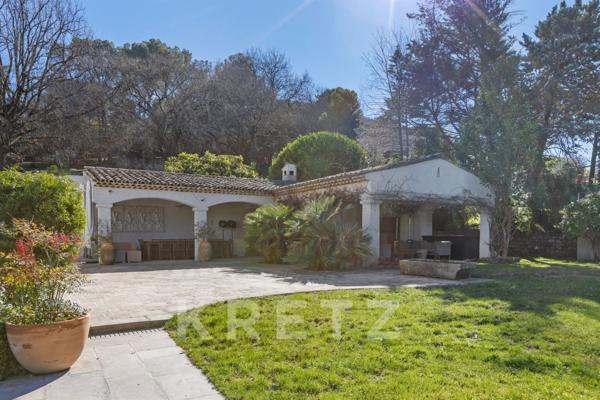 Maison de Maitre avec dépendance VALBONNE