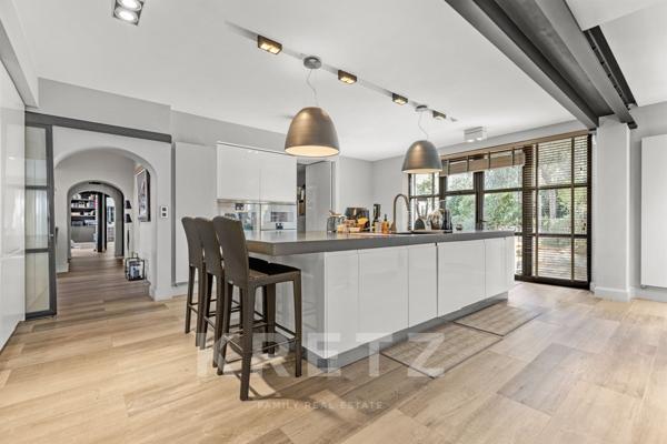 Maison de Maitre avec dépendance VALBONNE