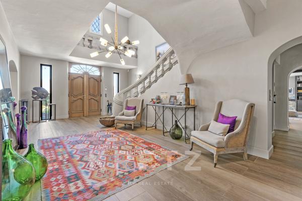 Maison de Maitre avec dépendance VALBONNE