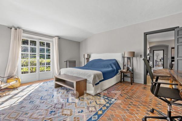 Maison de Maitre avec dépendance VALBONNE